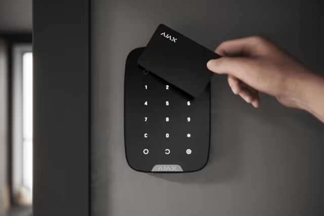 Bezdotykowe karty Pass i breloki Tag