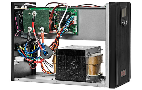 Konstrukcja zasilacza UPS 3000VA Tower Sinus Line-interactive 10A Powerful charger