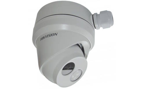 Przykładowe zastosowanie podstawy z kamerą turret marki Hikvision.
