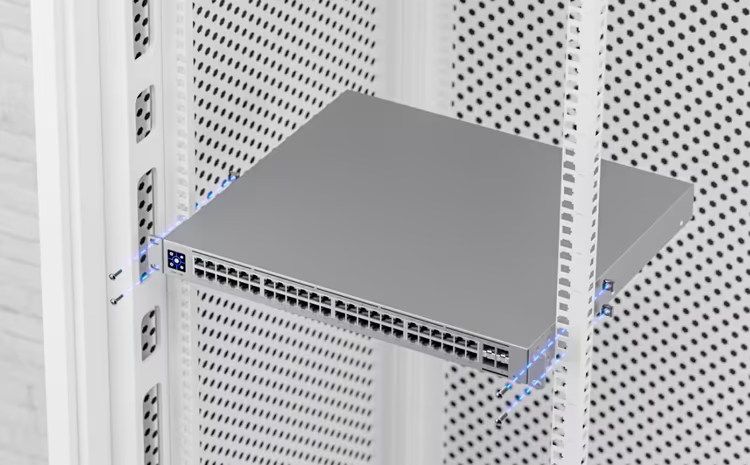 Switch USW Pro 48 PoE w szafie Rack