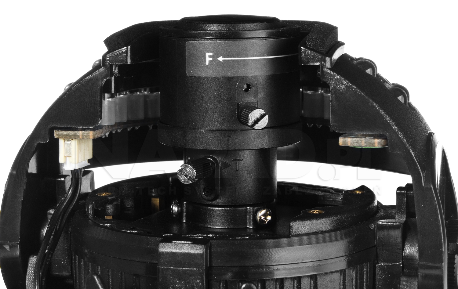 Wandaloodporna kamera kopułkowa HD-2030DV z regulowanym obiektywem.